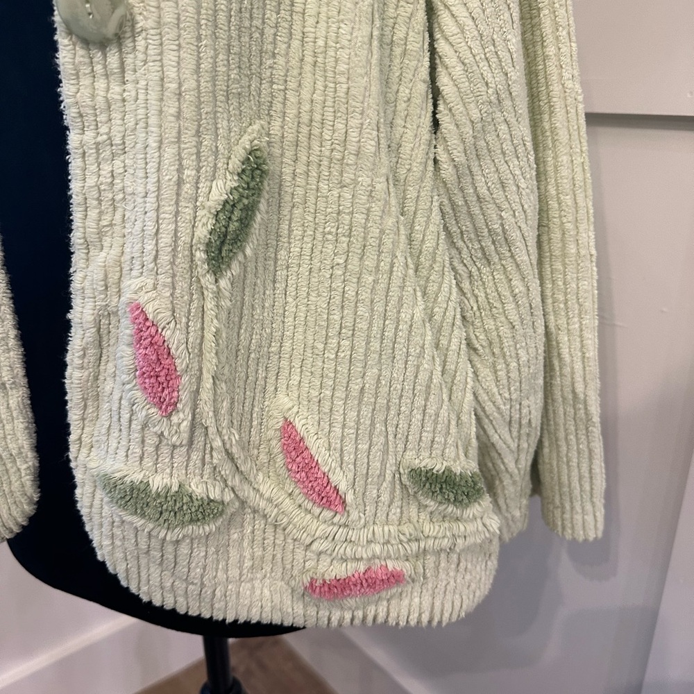 Chic Cottagecore Cardigan with‎ Pink and Green Accents - Picture 3 of 7